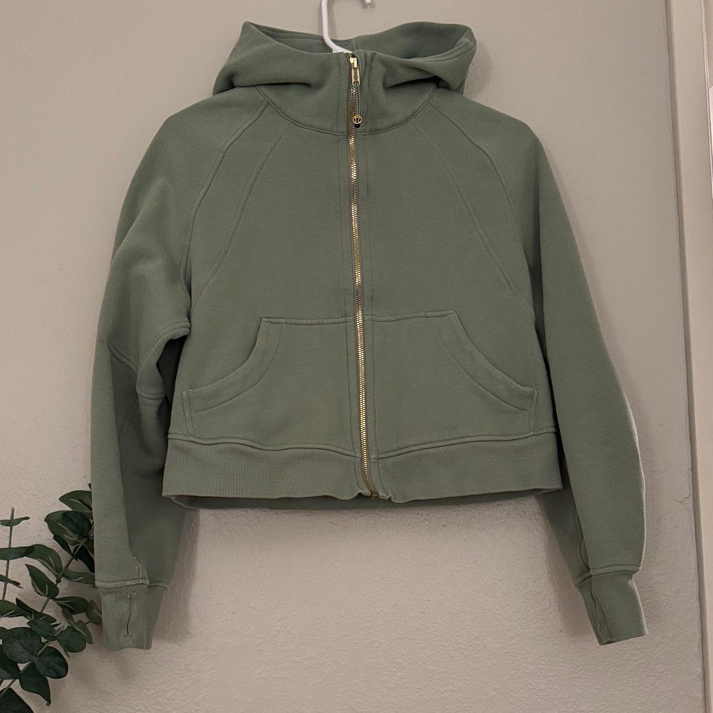 LULULEMON women’s zip up cropped hoodie